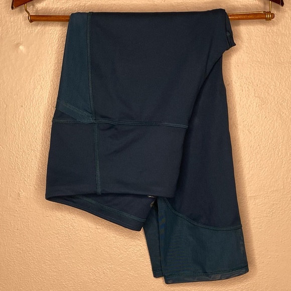 Contour Powerwaist High-Waisted Capri Leggings 21" - Picture 3 of 4